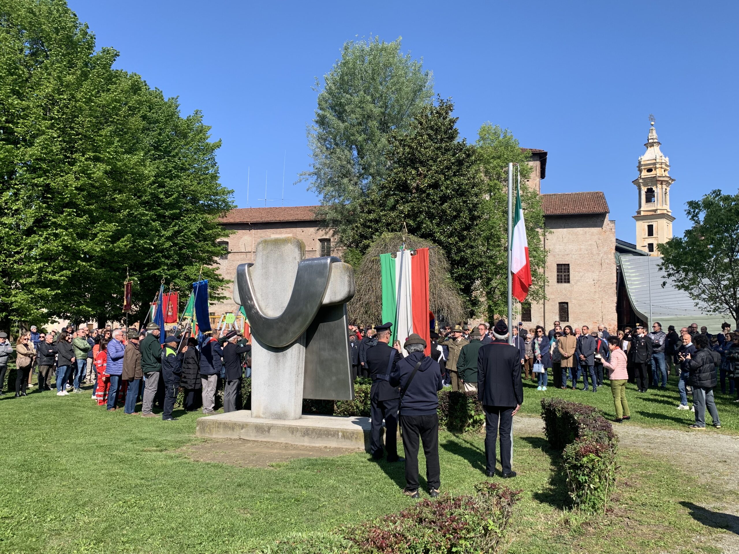 Un concerto giovedì 24 aprile e poi gli appuntamenti ufficiali venerdì 25 80 anni di libertà. Savigliano si appresta a celebrare il 25 aprile e l'80° anniversario della Liberazione dell'Italia dal nazifascismo.