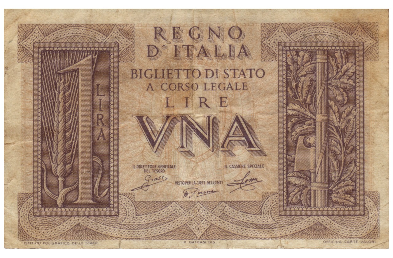 Collezione di Lire rare affiancate a un libro guida sull'argomento.