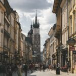 Panorama della città polacca ideale per un weekend economico, con architettura storica e atmosfera vivace.